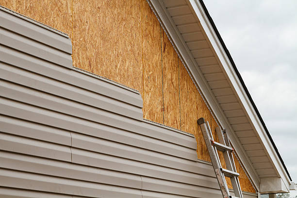Professional Vinyl Siding technician working in Hanover, OH
